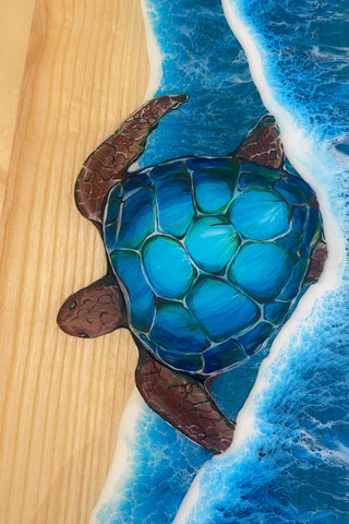 Surfbretttisch aus Holz mit Epoxidharz-Design