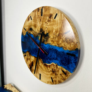 Blaue Wanduhr aus Kunstharz