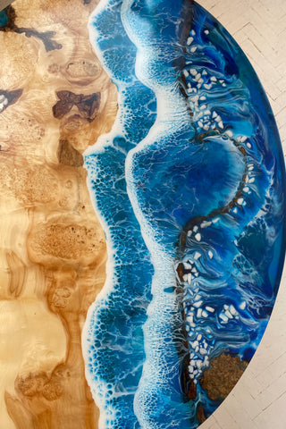 Couchtisch aus Ahornholz mit Epoxidharz