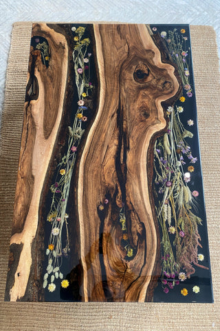 Blumentisch aus Walnuss-Epoxidharz