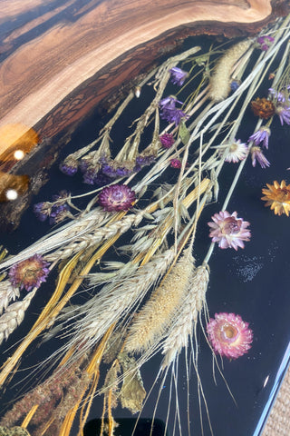 Blumentisch aus Walnuss-Epoxidharz