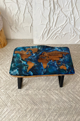 Epoxy-Couchtisch mit Weltkarte