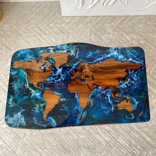 Epoxy-Couchtisch mit Weltkarte
