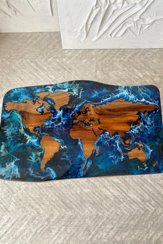 Epoxy-Couchtisch mit Weltkarte