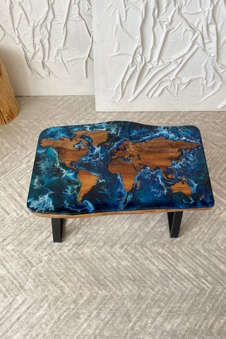Epoxy-Couchtisch mit Weltkarte