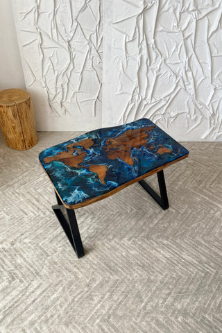 Epoxy-Couchtisch mit Weltkarte