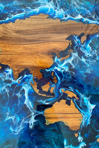 Epoxy-Couchtisch mit Weltkarte