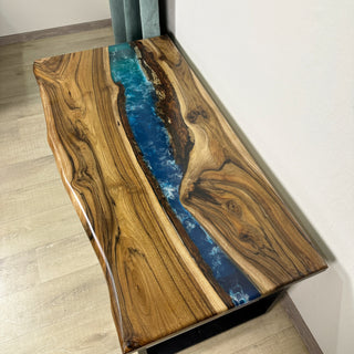 Mehrfarbiger Couchtisch aus Epoxidharz