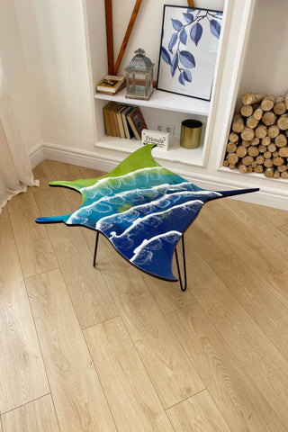 Tisch in Fischform aus Epoxidharz