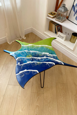 Tisch in Fischform aus Epoxidharz