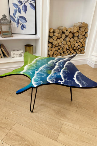 Tisch in Fischform aus Epoxidharz