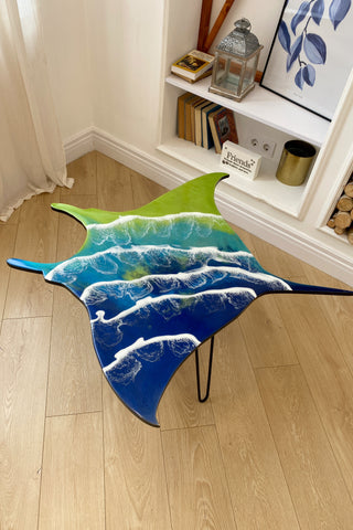 Tisch in Fischform aus Epoxidharz