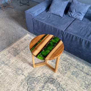 Runder Couchtisch aus Epoxidharz mit Moos