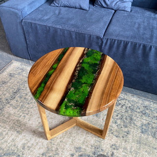 Runder Couchtisch aus Epoxidharz mit Moos