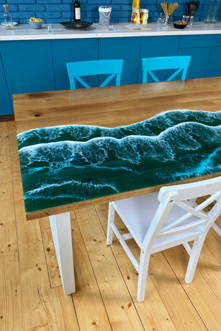 Esstisch aus Epoxidharz mit Ozeandesign