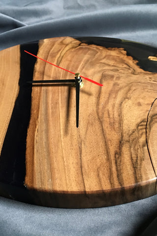 Holz-Epoxid-Uhr