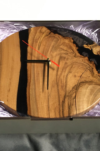 Holz-Epoxid-Uhr