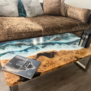Moderner rechteckiger Couchtisch aus Epoxidharz