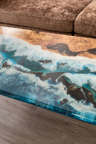 Moderner rechteckiger Couchtisch aus Epoxidharz