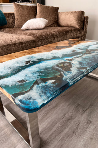 Moderner rechteckiger Couchtisch aus Epoxidharz