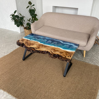 Blauer Couchtisch aus Epoxidharz