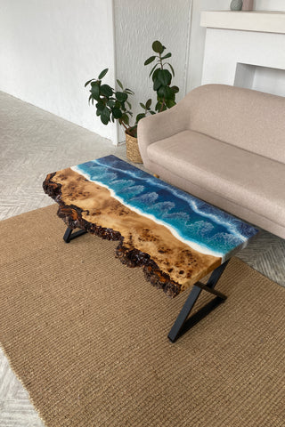 Blauer Couchtisch aus Epoxidharz