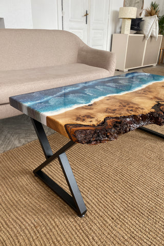 Blauer Couchtisch aus Epoxidharz