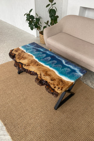Blauer Couchtisch aus Epoxidharz
