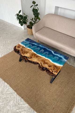 Blauer Couchtisch aus Epoxidharz