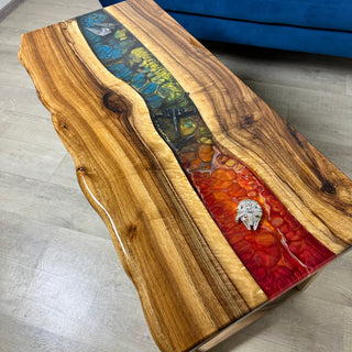 Couchtisch aus heller Eiche mit Epoxidharz