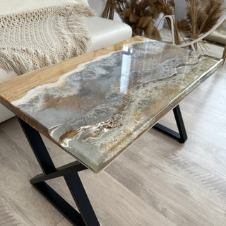 Tisch aus leuchtendem Harzholz