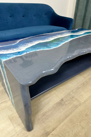 Grauer Epoxidharz und Holz Wasserfall Tisch