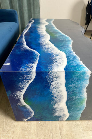 Grauer Epoxidharz und Holz Wasserfall Tisch