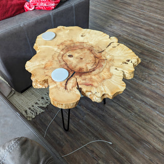 Couchtisch aus Ahorn mit Epoxidharz