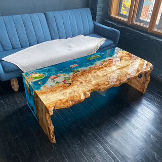Couchtisch aus Epoxidharz mit Fisch