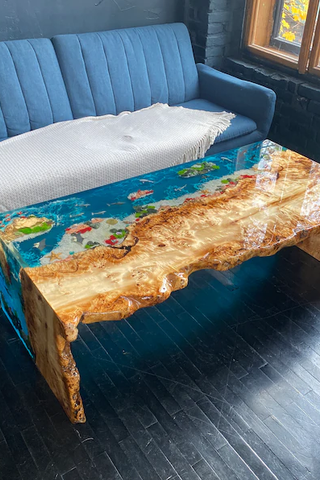 Couchtisch aus Epoxidharz mit Fisch
