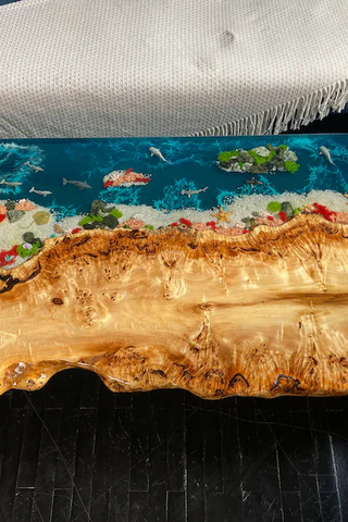 Couchtisch aus Epoxidharz mit Fisch