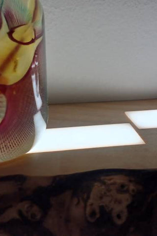 Holz-Epoxid-Regale mit Licht