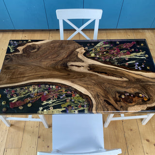Blumenharztisch
