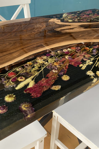 Blumenharztisch