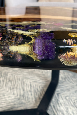 Couchtisch mit echten gepressten Blumen