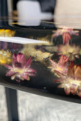 Couchtisch mit echten gepressten Blumen