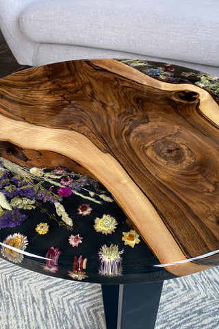 Couchtisch mit echten gepressten Blumen
