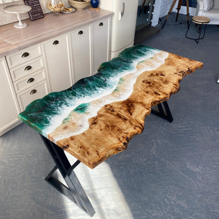 Ocean Wave Epoxy-Tisch mit leuchtenden Haien