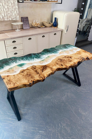 Ocean Wave Epoxy-Tisch mit leuchtenden Haien