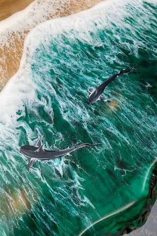 Ocean Wave Epoxy-Tisch mit leuchtenden Haien