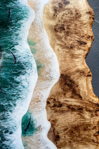 Ocean Wave Epoxy-Tisch mit leuchtenden Haien