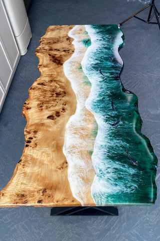 Ocean Wave Epoxy-Tisch mit leuchtenden Haien