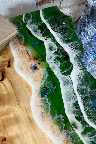 Wasserfall-Harztisch mit Meereswelle