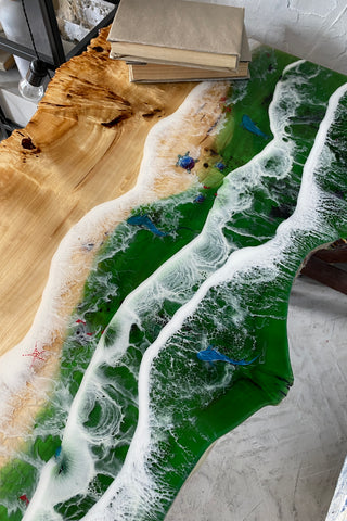 Wasserfall-Harztisch mit Meereswelle